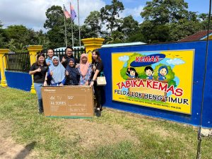 REPRESENTATIVE FROM HISENSE MALAYSIA & TABIKA KEMAS FELDA LOK HENG TIMUR