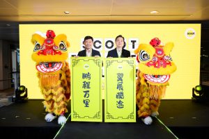 Minister for Transport and Second Minister for Finance, Mr. Chee Hong Tat and Scoot Chief Executive Officer, Mr. Leslie Thng