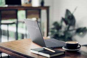 Swift-Go-14-AI_SFG14-75-Lifestyle-03