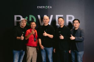 [From Left] Andy Wong, Jacky Wong, Calvin Ng, Kamen Ng, Richard Chong on stage for a group photo