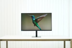 Photo 1_Samsung's First 37-Inch Monitor Shows How 5 Inches Can Change Everyday Life