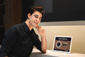 Photo 1_Samsung Debuts 13-Inch Color E-Paper, a World-First Display Built With Bio-Resin Derived From Phytoplankton