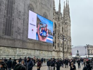 Samsung-Mobile-Galaxy-Z-Flip7-Milano-Cortina-2026-Open-Always-Wins-OOH-in-Milan_main1F