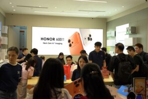 HONOR 600 Series Sees Strong First-Day Sales in Malaysia with Crowds at Experience Stores