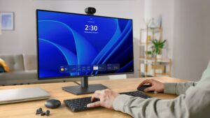 Dell Pro 5 Webcam 2K Lifestyle