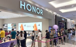 HONOR first day sale_AEON Mall Kuching